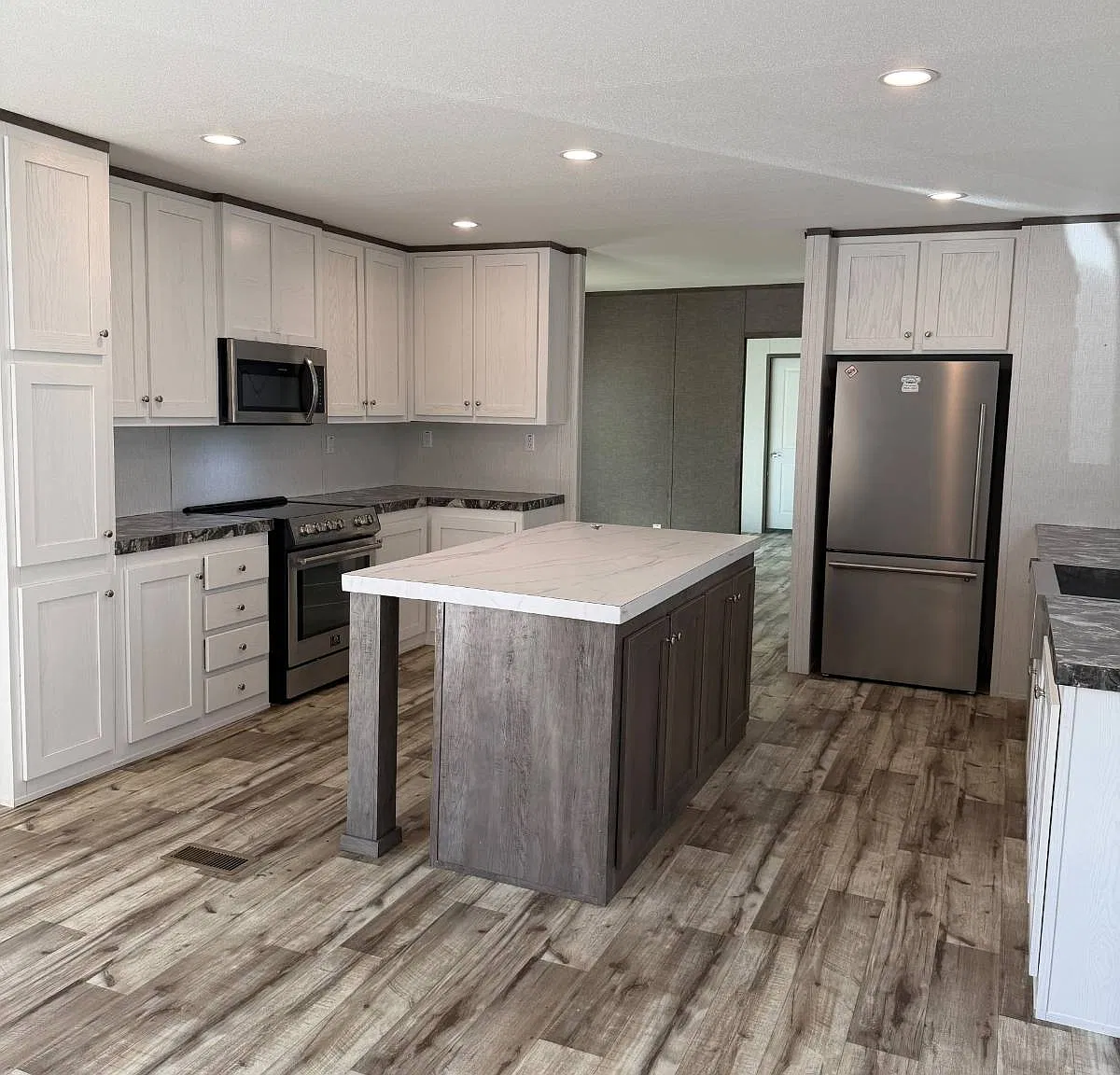 3201 Kaliste Saloom Rd — Photo 2