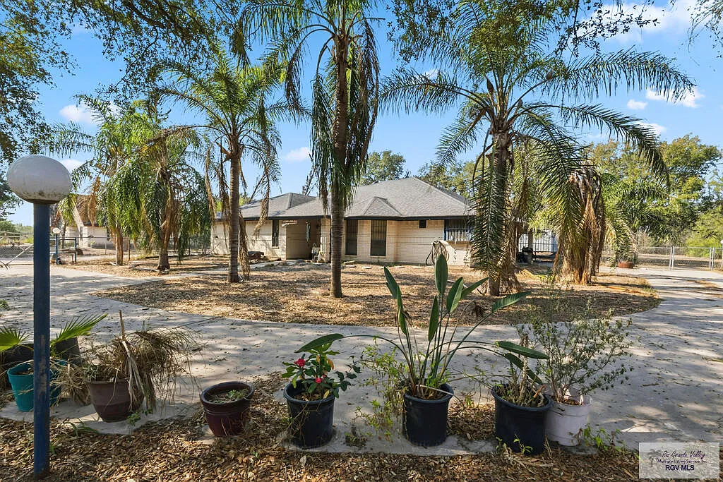 3 bed, 2.5 bath, 1747 sqft, $2,000 — Photo 1