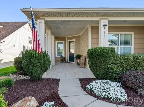 1225 Greenland Dr, Denver, NC 28037