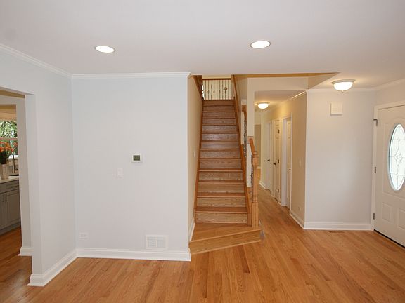 4th image of 51 Southfield Dr