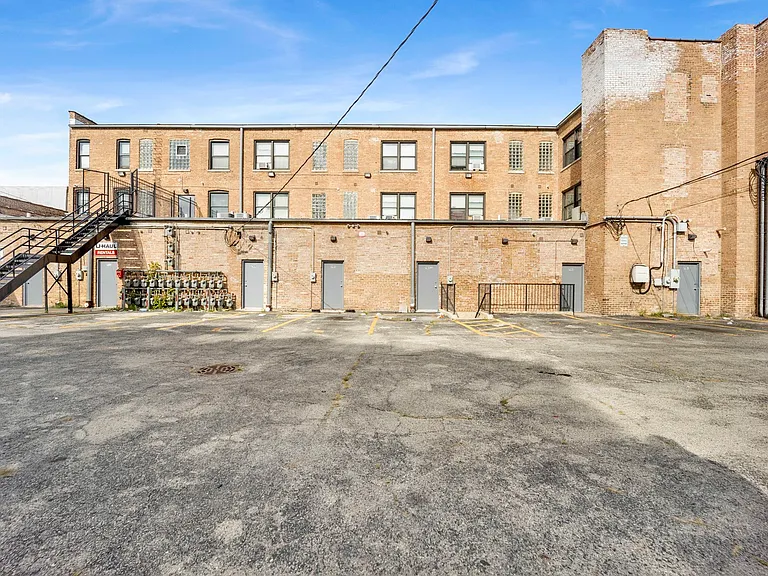 414 W Walnut St #304 — Photo 13