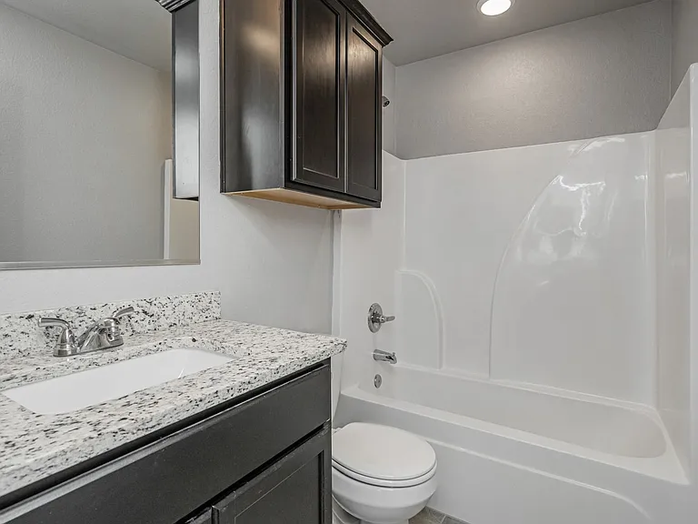1368 Kingsgate Dr — Photo 46
