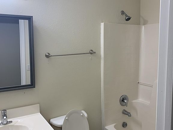 3rd image of 4690 Salamander St