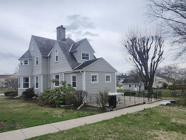 1640 Walnut Ave — Photo 1