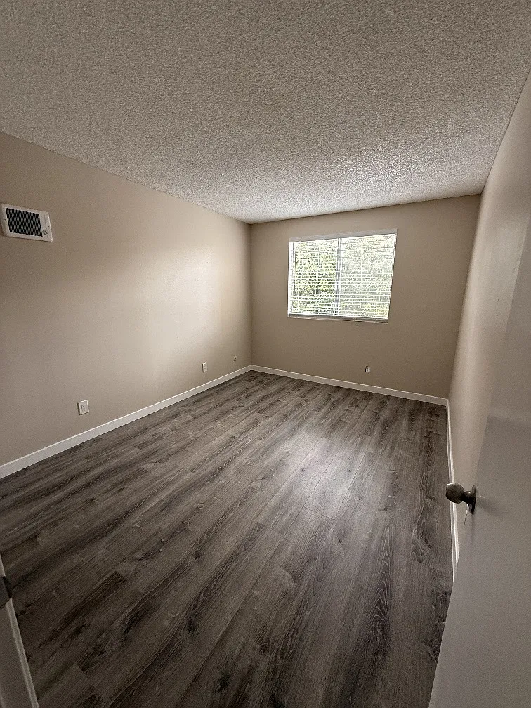 Building Photo - 922 S Sunshine Ave S #A