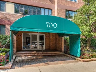 700 W Bittersweet Pl APT 706, Chicago, IL, 60613