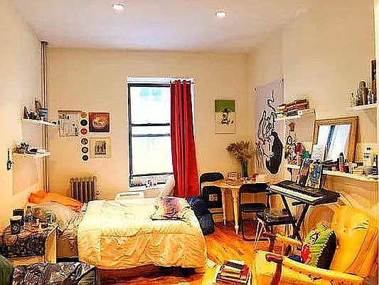 2nd image of 19 W 46th St #4A