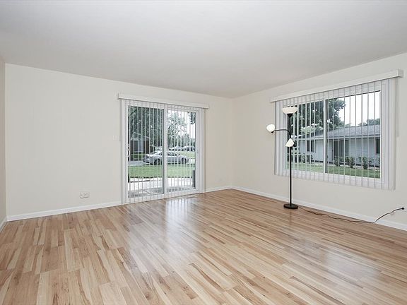 4th image of 1010 Glastonbury Ln