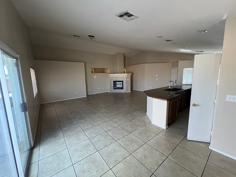 4740 Mountain Snow St — Photo 10
