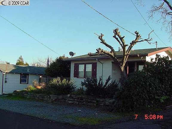5th image of 2820 Leslie Ave