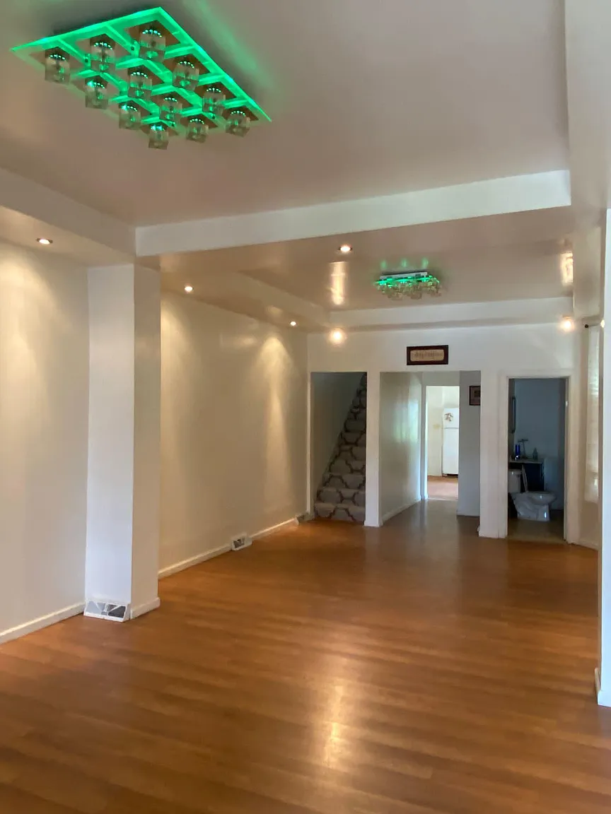 128 Queen St photo 1