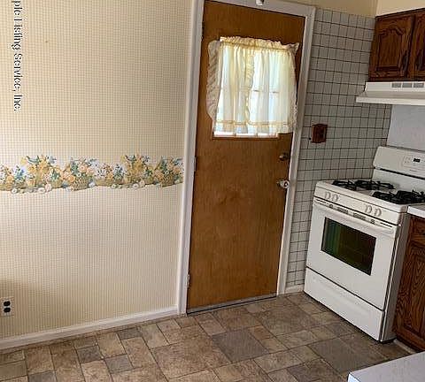 5th image of 126 Bryson Ave