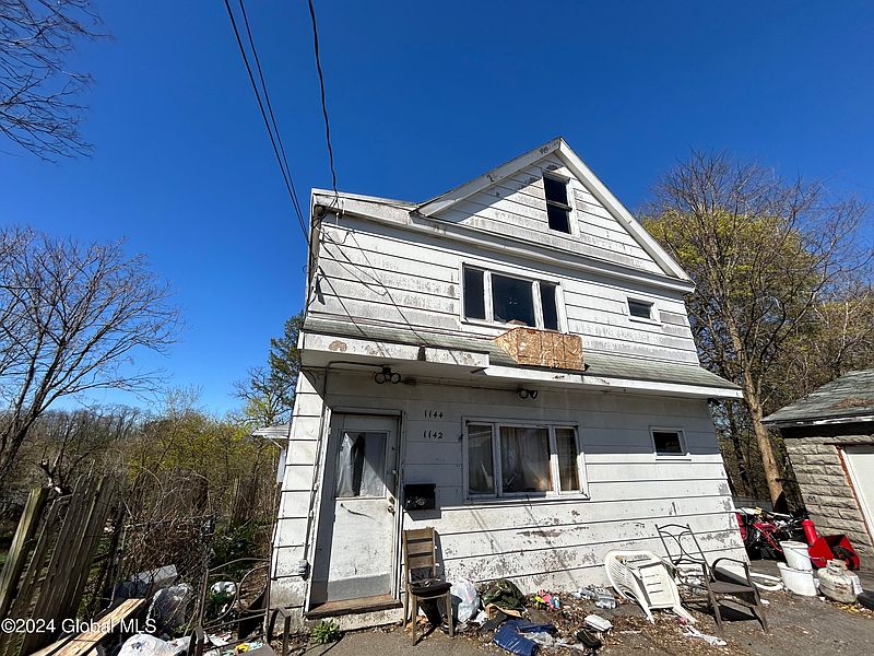 2nd image of 1142 Cutler Street