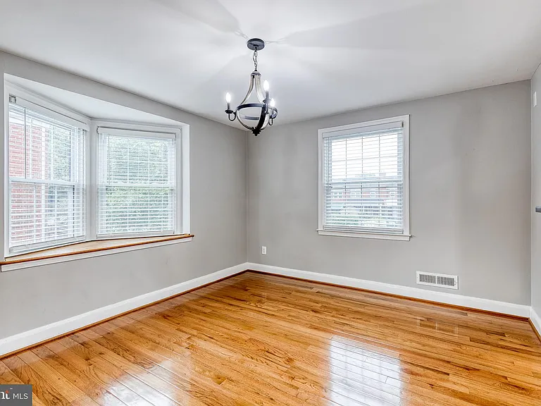 1517 Dellsway Rd — Photo 10