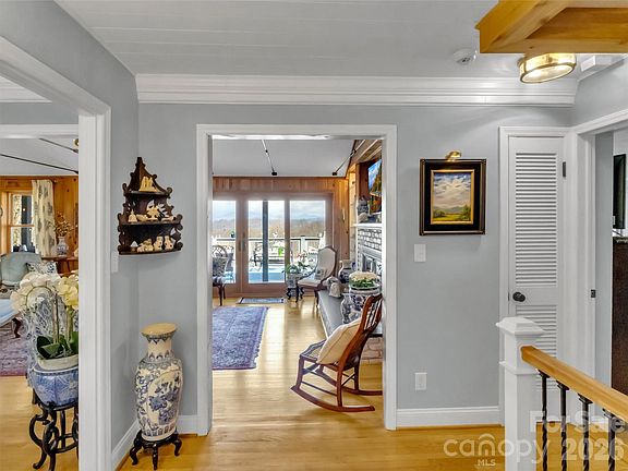 3rd image of 297 Ridge Rd