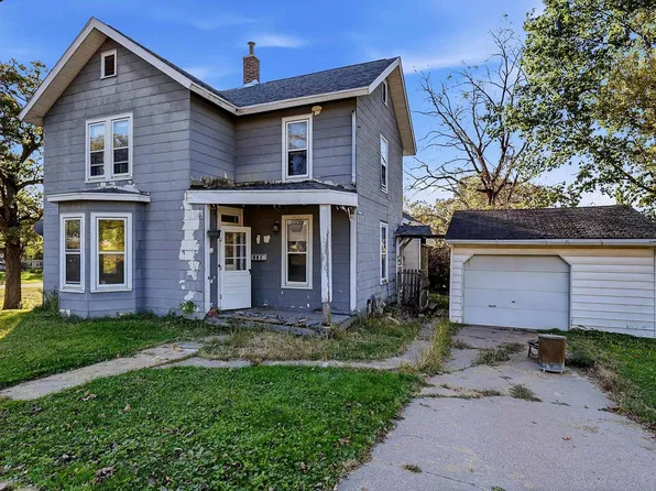 441 Greenwood Ave, East Dubuque, IL 61025