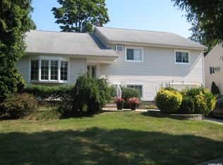 53 Circle Dr, Syosset, NY 11791