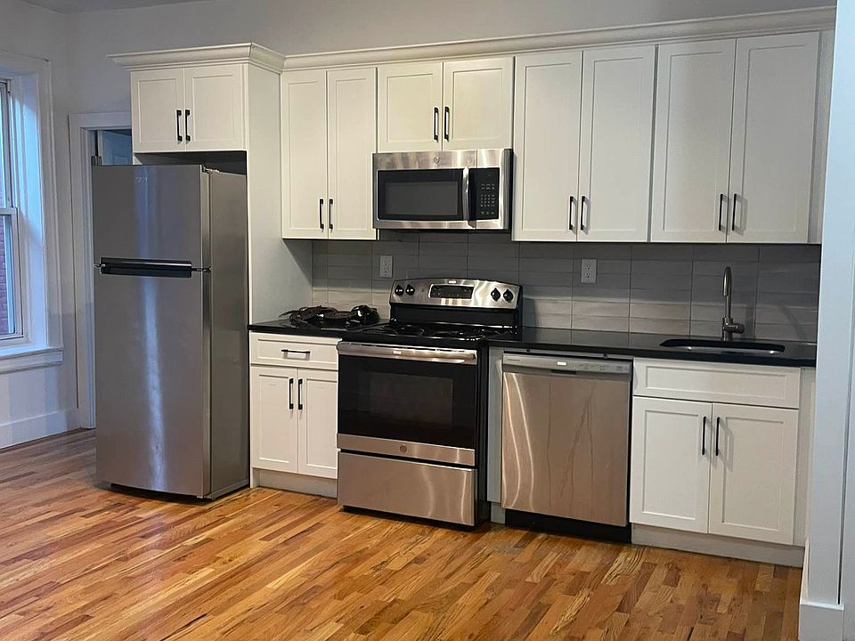 1st image of 947 E 104th St Floor 2