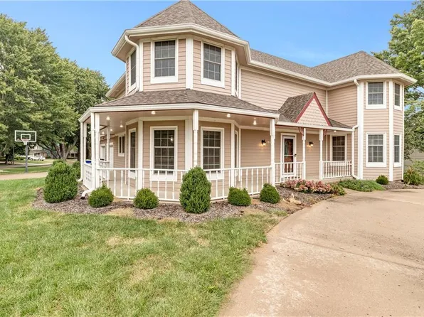 8523 Gillette St, Lenexa, KS 66215