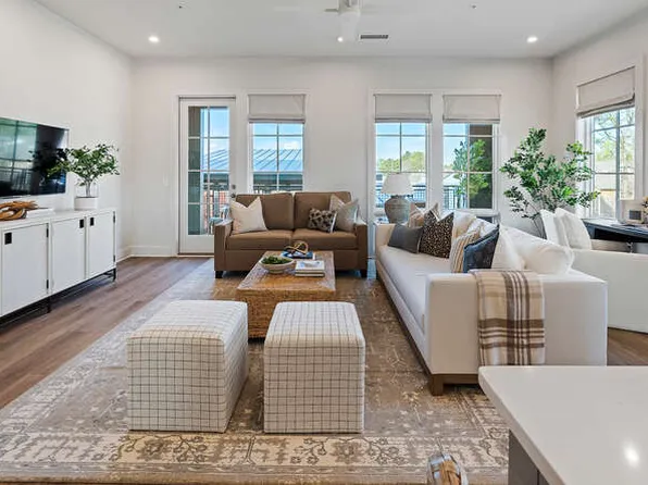 989 Bibbs Cir NW Unit 8, Atlanta, GA 30318