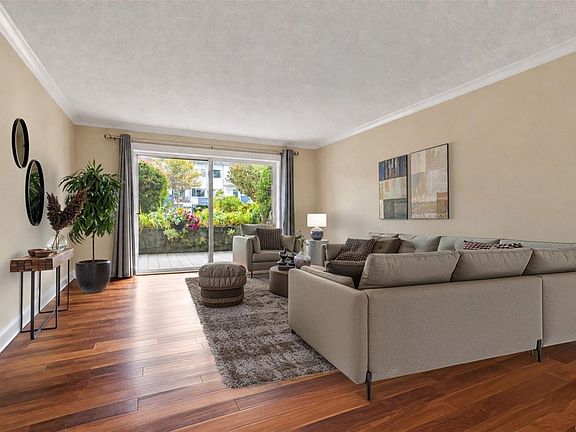 3rd image of 1024 Fairfield Rd #104