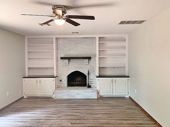 2nd image of 2318 NE 36th St