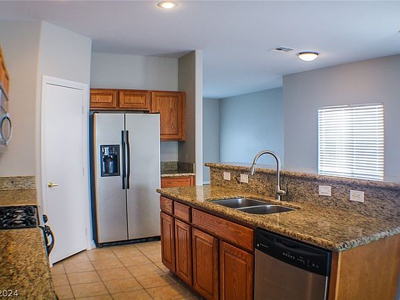 4th image of 8884 Sparkling Creek Ave