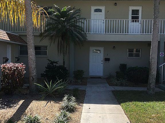 3rd image of 1715 Golf Club Dr APT 3