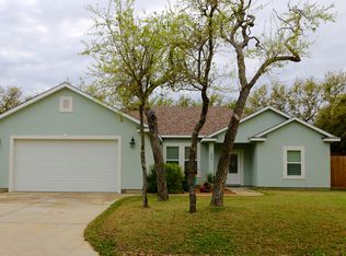 203 Champions Dr, Rockport, TX 78382