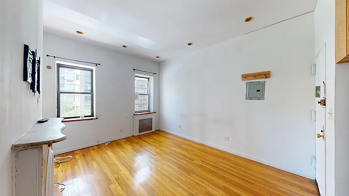 Rented by Bond New York | media 7