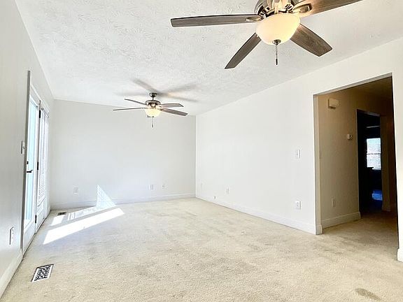4th image of 102 Glendale Ave