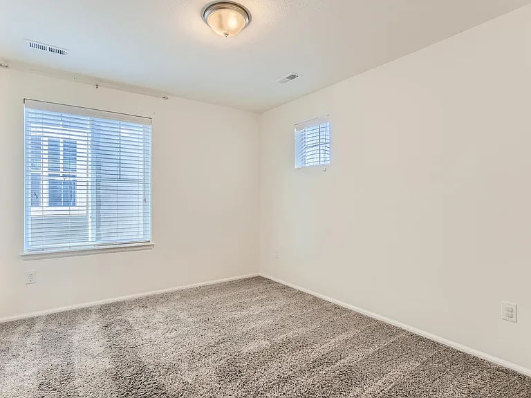 14980 Vienna Cir — Photo 23