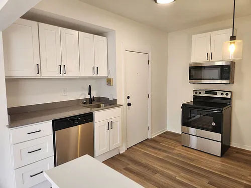 136 W Pearl St Photo 1