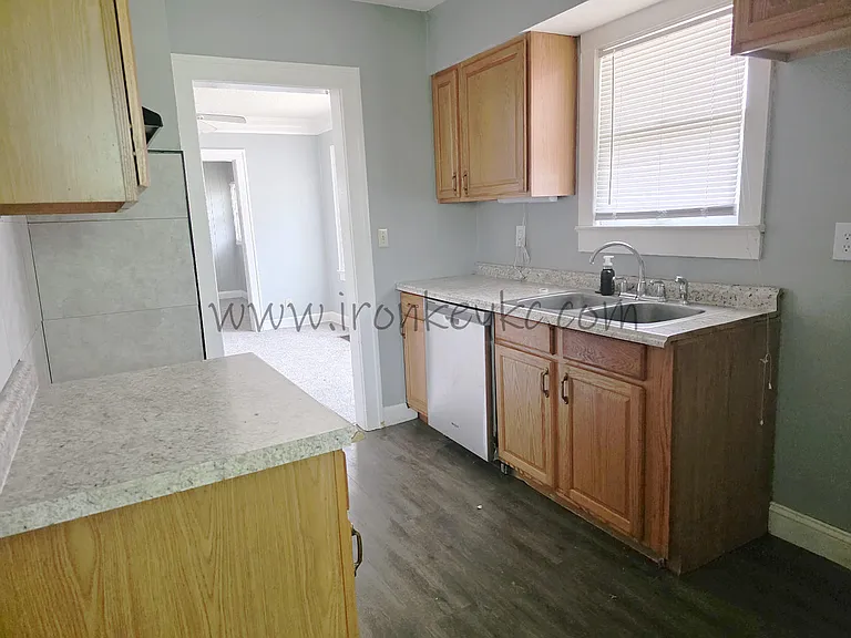 2120 E 68th Ter — Photo 8