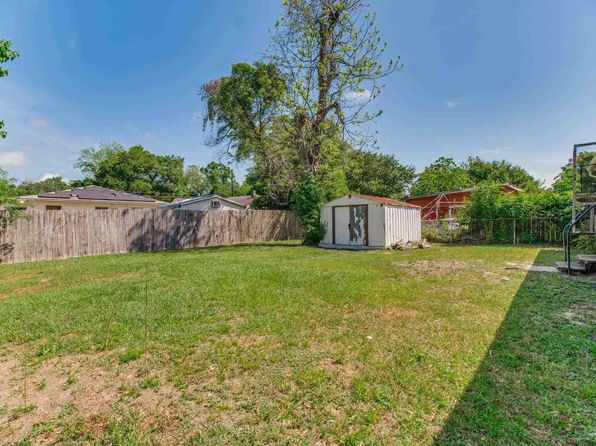 22 Gloucester Ave, Pensacola, FL 32505