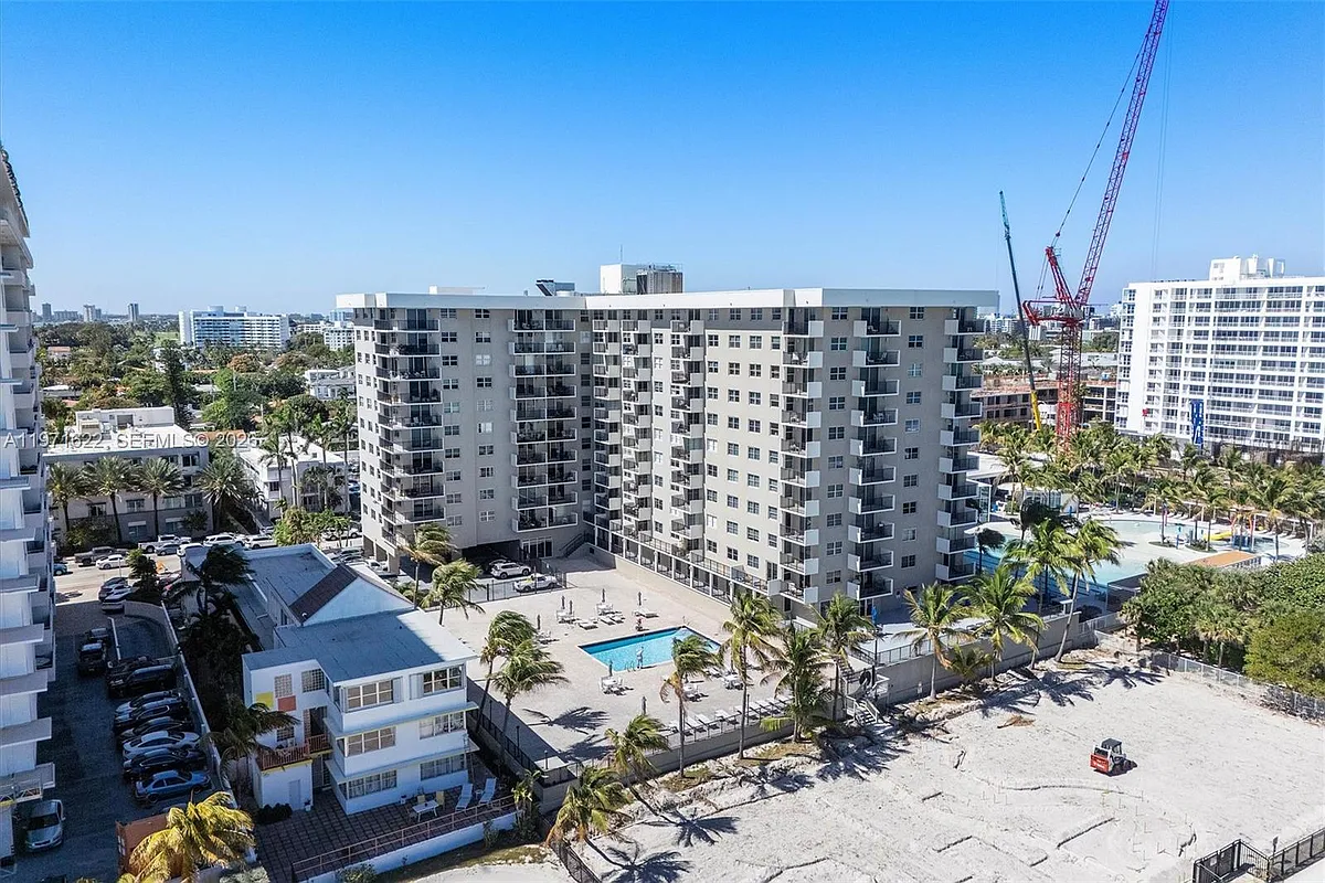 Building Photo - 9273 Collins Ave #901