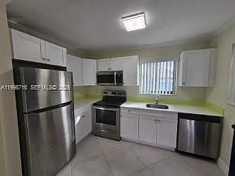 46 NW 35th St #3 — Photo 2