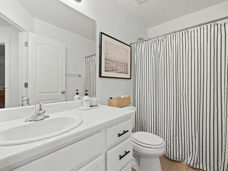 2657 N Elm Dr — Photo 29