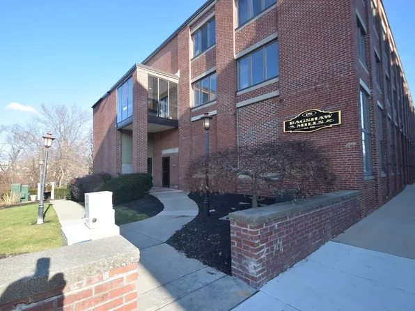 128 Warren St APT 18, Lowell, MA 01852
