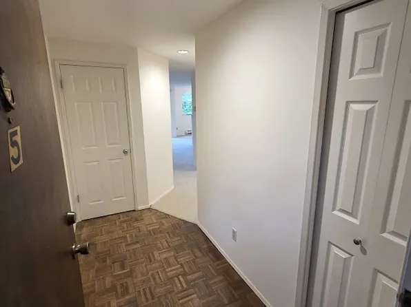 333 Bellevue Way SE APT 5, Bellevue, WA 98004