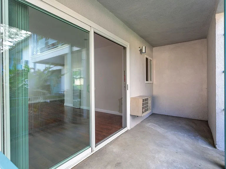 488 E Washington Blvd — Photo 23