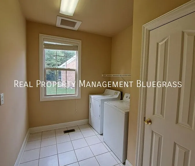 1221 Birmingham Ln — Photo 12