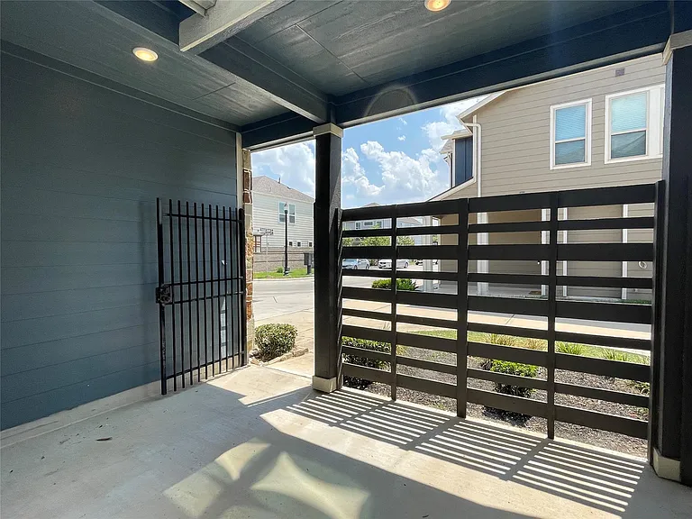 10418 Quiet Courtyard Rd — Photo 6