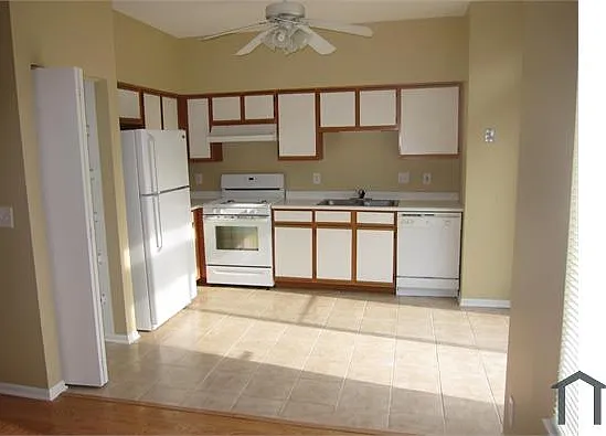 3 bed, 1400 sqft, $3,300 — Photo 4