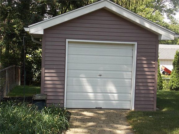 5th image of 450 E Robinwood St