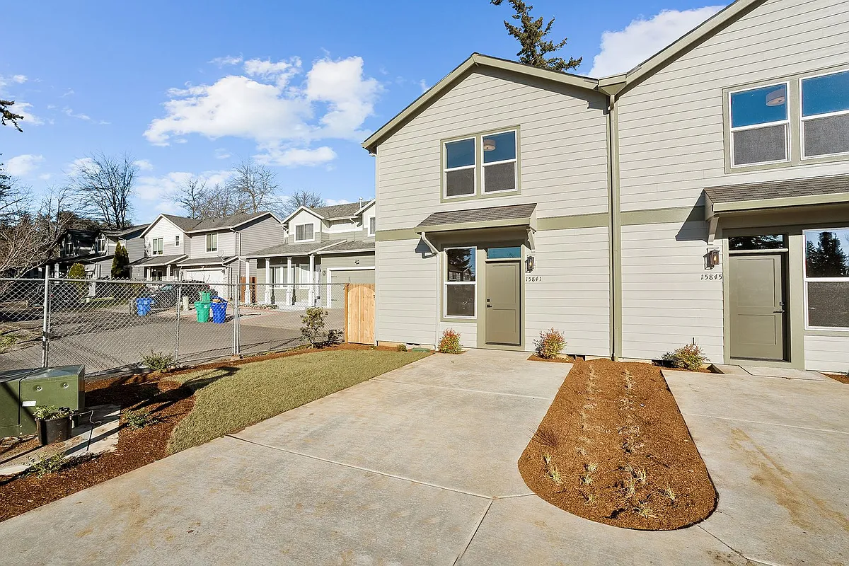 Building Photo - 15841 SE Washington Ct