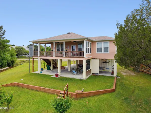 120 Mollere Dr, Waveland, MS 39576