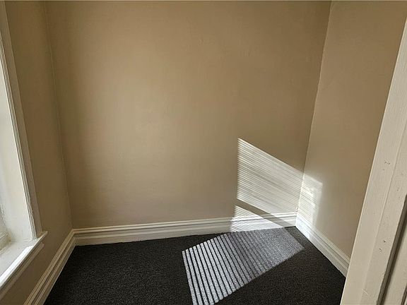 5th image of 619 N 4th St APT 2