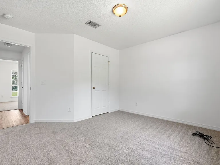 2030 Hawthorne Dr — Photo 33