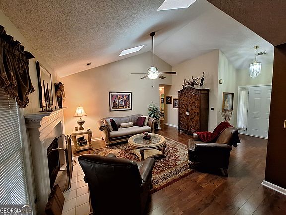 4th image of 3335 Rock Creek Dr